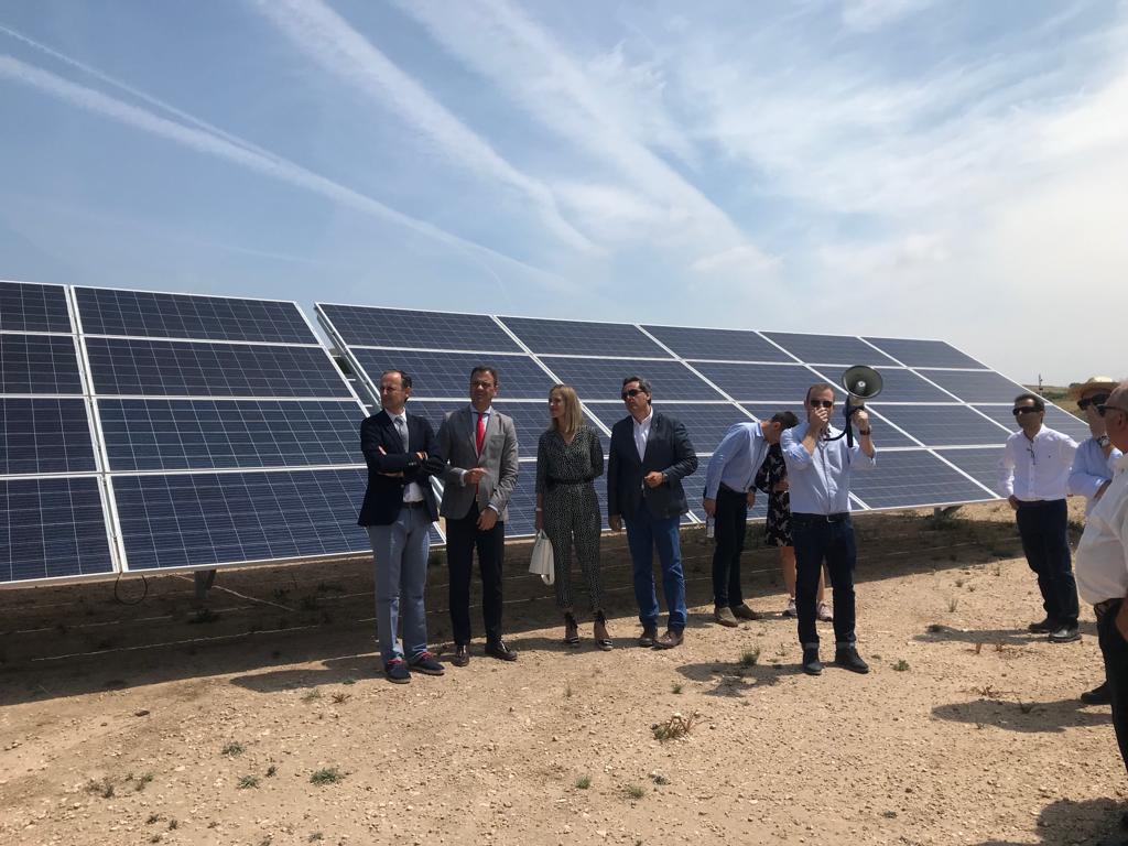 Visita en Yecla a las instalaciones de un nuevo parque solar