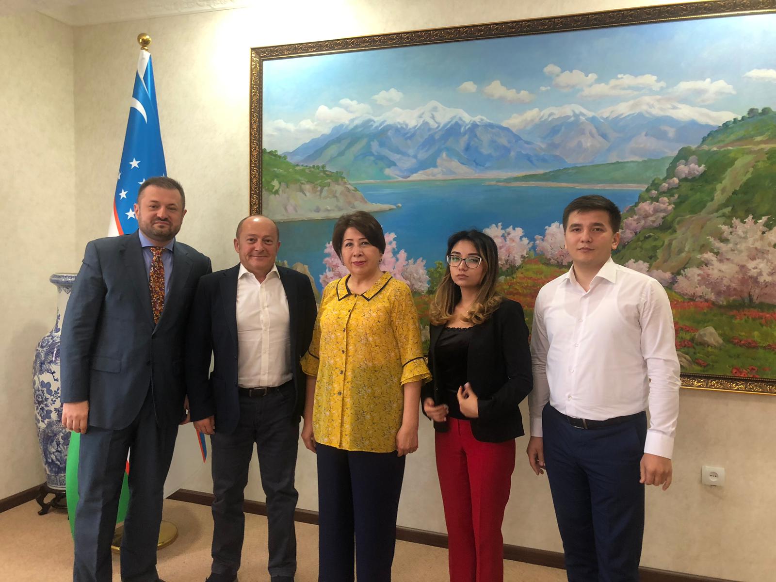 Los técnicos del Instituto de Fomento y los empresarios de la Región se reunieron con representantes de Ministerio de Agricultura de Uzbekistán y con clientes potenciales de esta república