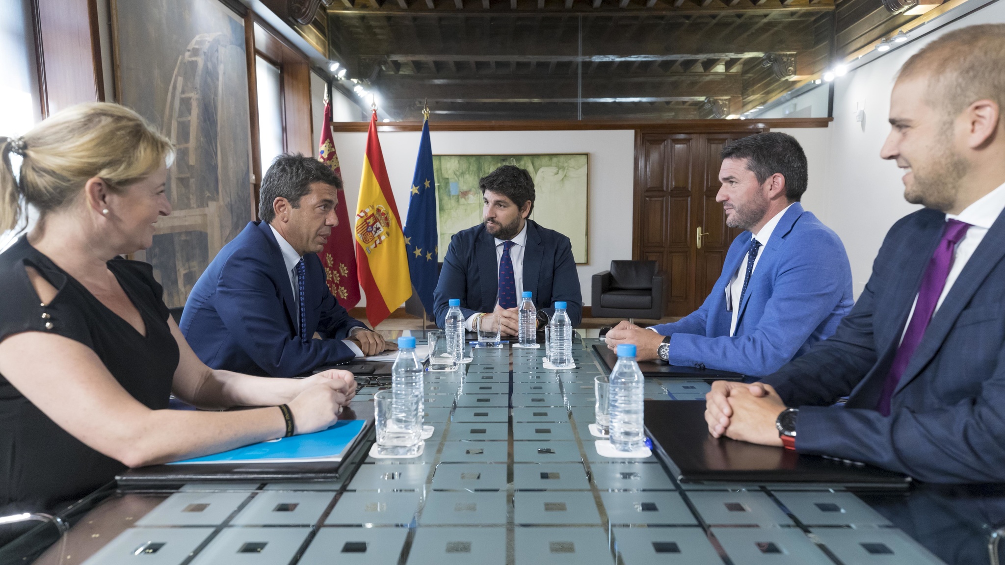El jefe del Ejecutivo regional, Fernando López Miras, se reunió con el presidente de la Diputación de Alicante, Carlos Mazón (1)