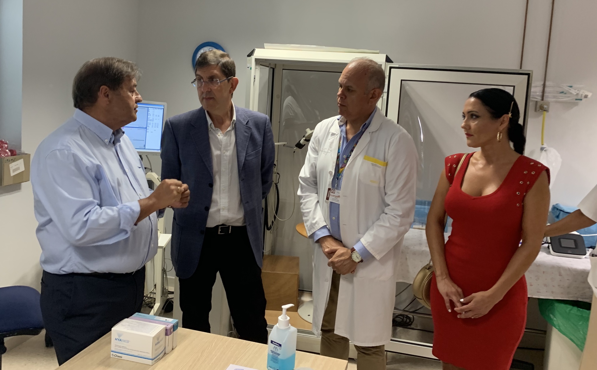 El consejero de Salud, Manuel Villegas, visitó hoy la unidad regional de fibrosis quística