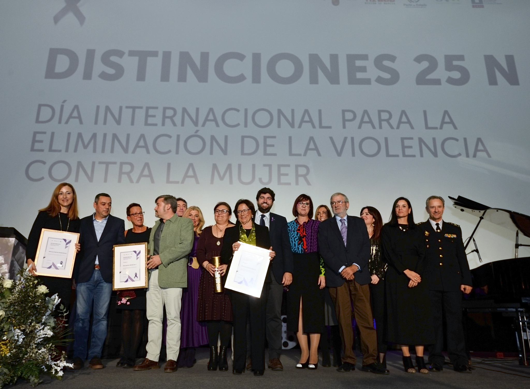 El presidente de la Comunidad, Fernando López Miras, clausura el acto institucional de entrega de distinciones con motivo del Día Internacional contra la Violencia de Género