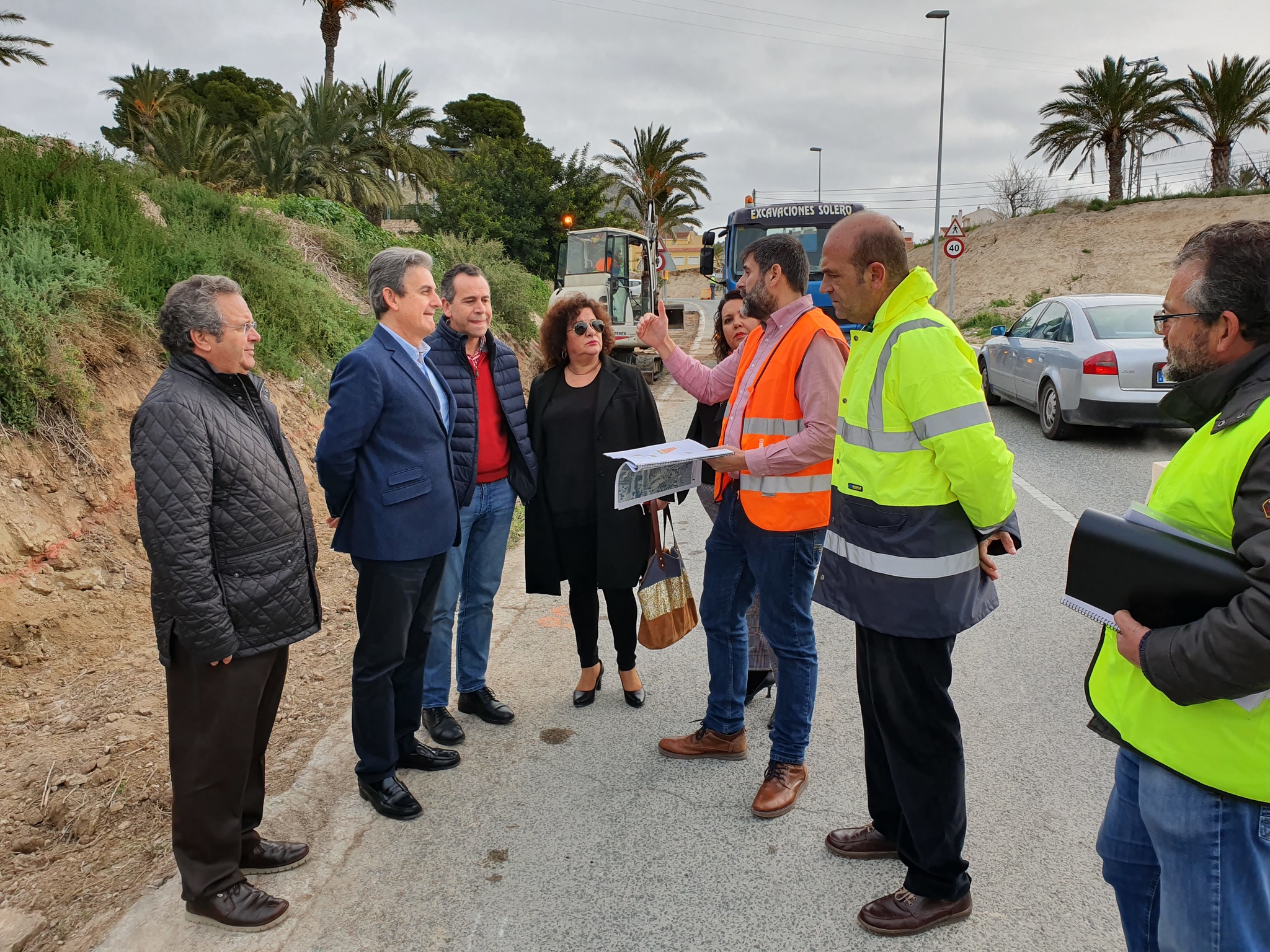Imagen del director general de Carreteras, José Antonio Fernández Lladó, durante la visita a las obras del carril peatonal paralelo a la carretera entre Abanilla y Mahoya