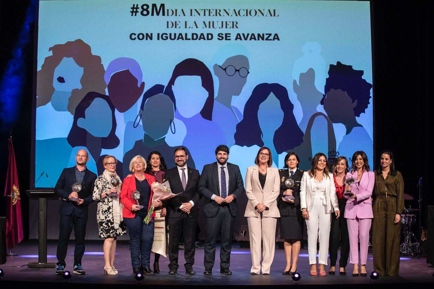 El jefe del Ejecutivo autonómico, Fernando López Miras, preside el acto institucional de entrega de los 'Premios 8 de marzo', con motivo del Día Internacional de la Mujer (1)