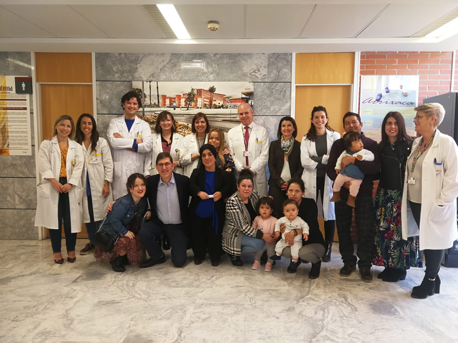 El consejero de Salud, Manuel Villegas, suscribió hoy el convenio de colaboración con la Asociación 'Crecer' para apoyar a los pacientes con problemas de crecimiento y a sus familias