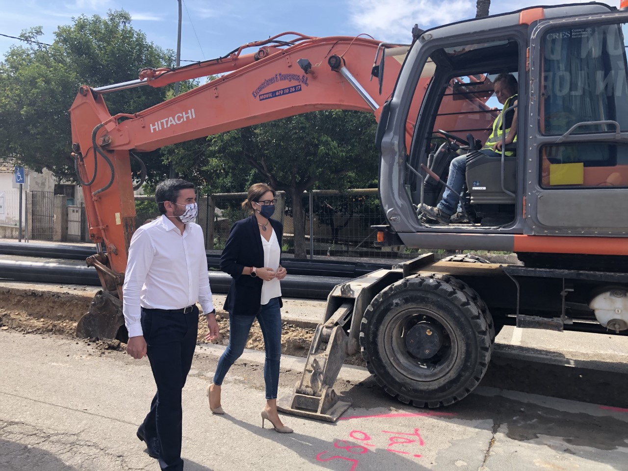 El consejero Antonio Luengo, junto con la alcaldesa de Archena, visita las obras de conducción general Valle de Ricote a su paso por la localidad