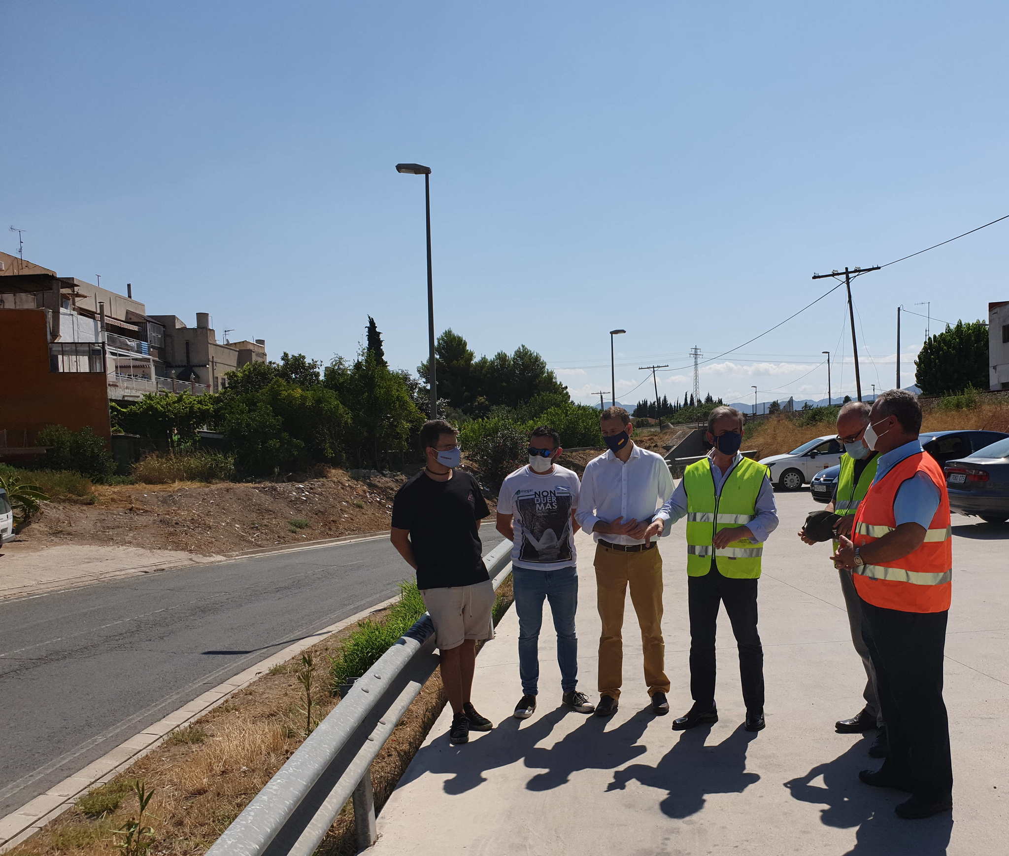 El director general de Carreteras, José Antonio Fernández Lladó, durante su visita a las actuaciones de limpieza y siega en las carreteras de la pedanía de Nonduermas de Murcia