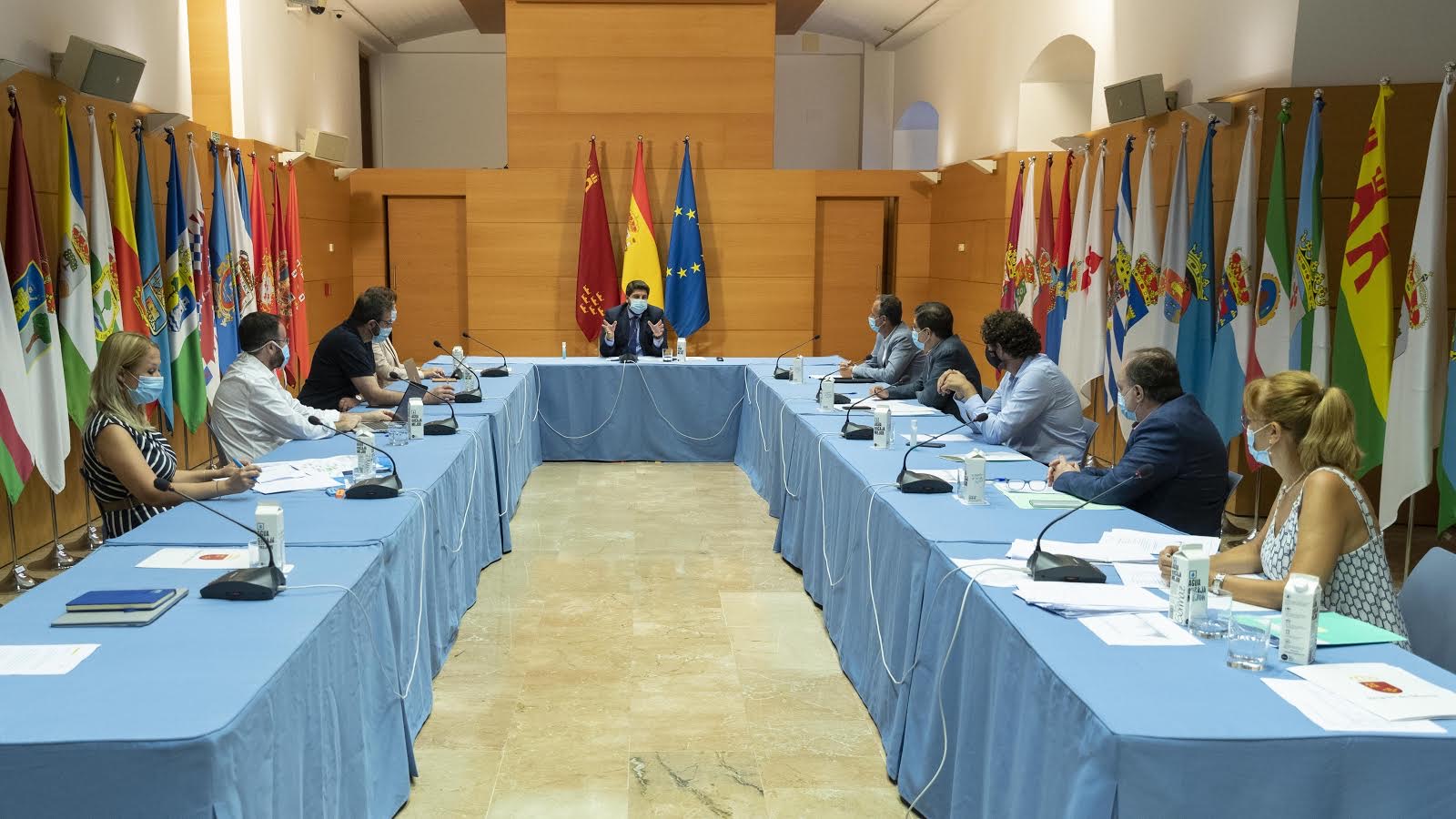 El jefe del Ejecutivo regional, Fernando López Miras, preside la reunión del Comité de Seguimiento Covid-19