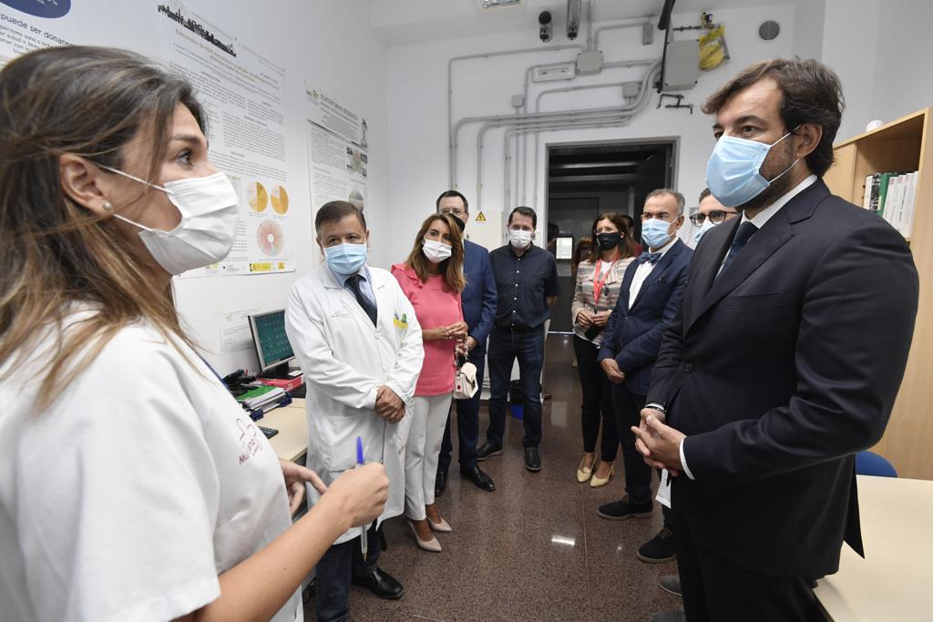 El consejero Miguel Motas visitó a los investigadores del Instituto Murciano de Investigación Biosanitaria que trabajan en proyectos sobre la Covid-19 y que han recibido financiación de la Fundación Séneca
