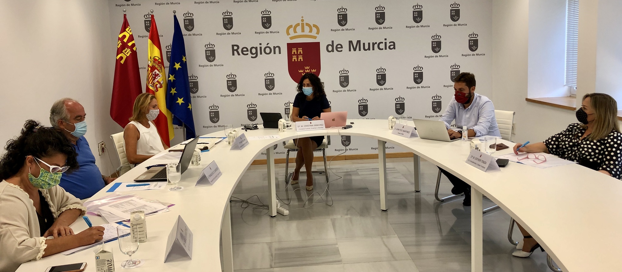 Imagen de la consejera de Turismo, Juventud y Deportes, Cristina Sánchez, durante su participación en la Mesa del Turismo de la Región de Murcia