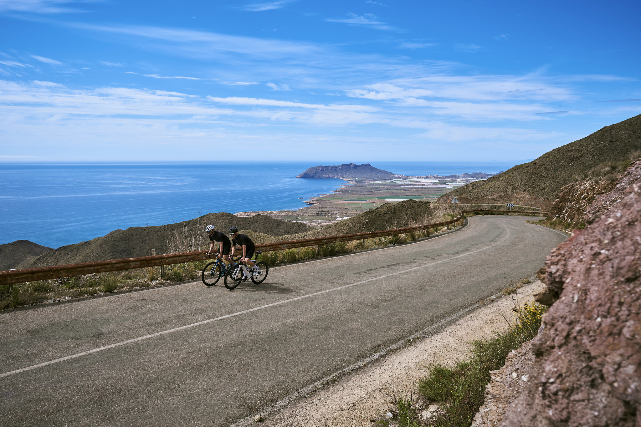 La oferta de cicloturismo regional se encuentra en pleno proceso de expansión, contando con diversos itinerarios tanto de carretera como de montaña, como el de Lomo de Bas, en Águilas