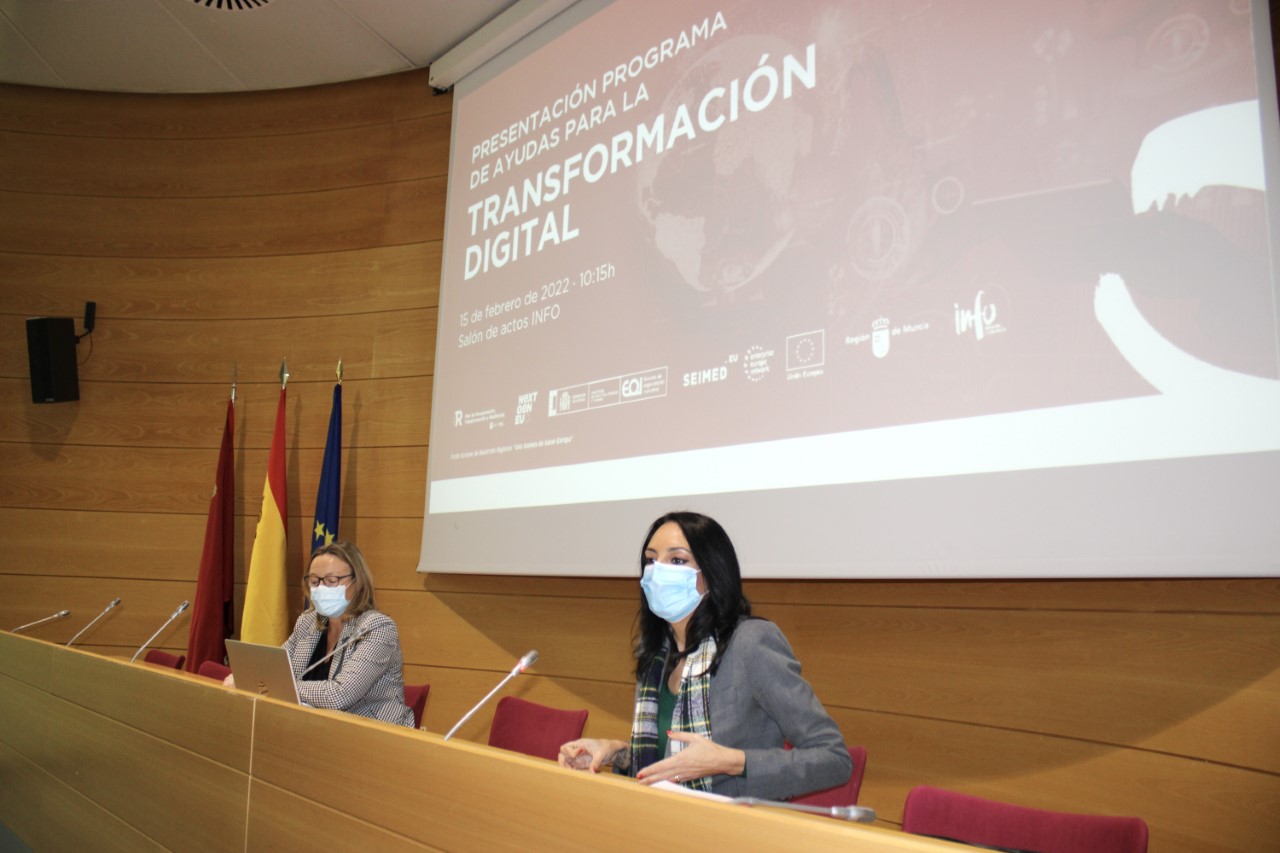 La consejera Valle Miguélez y la directora general de la Escuela de Organización Industrial (EOI), Nieves Olivera, presentaron la convocatoria de ayudas dirigidas a impulsar la innovación empresarial a través de la iniciativa 'Activa Startups'