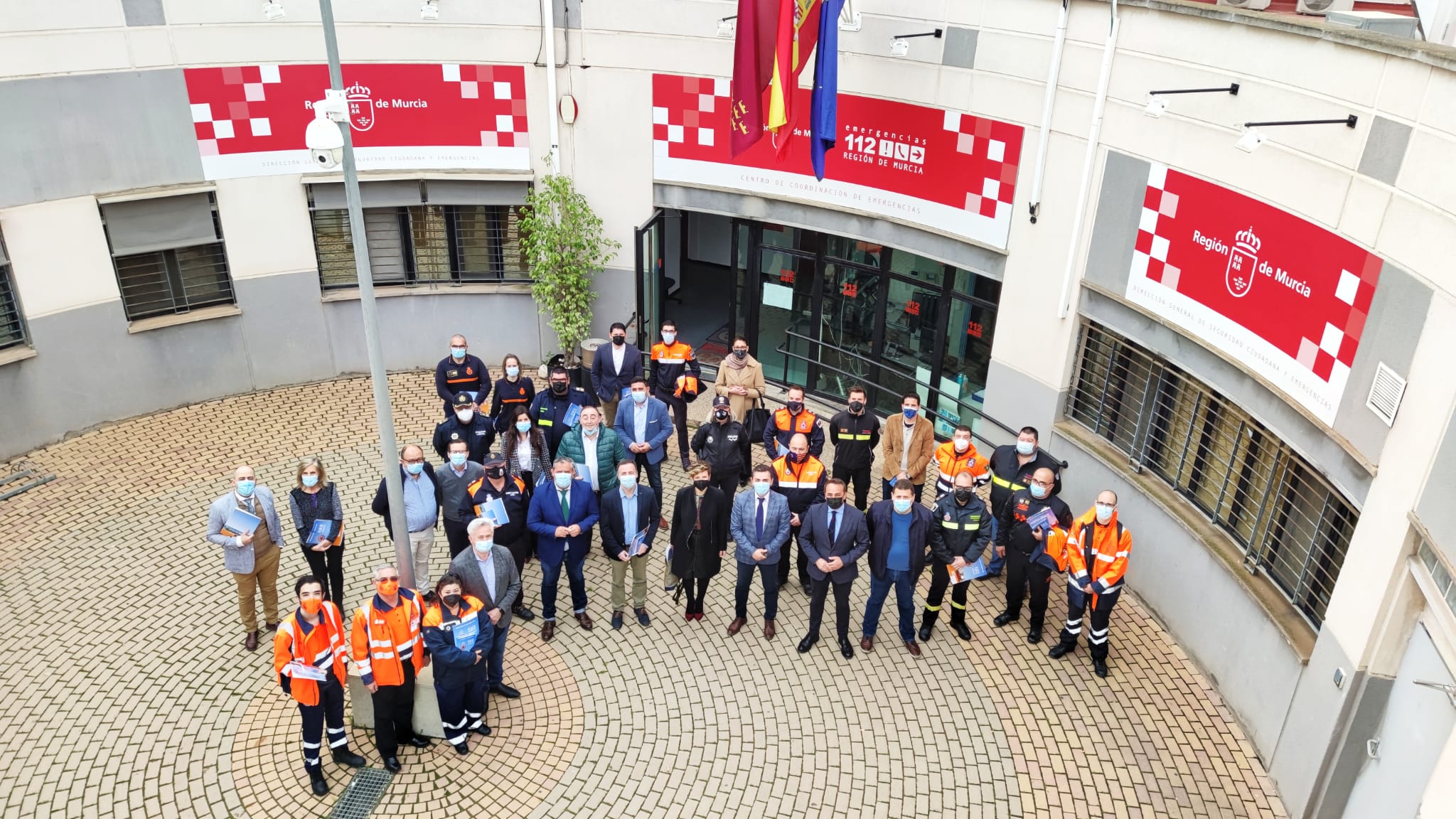 Acto de la entrega de diplomas del curso de Protección Civil