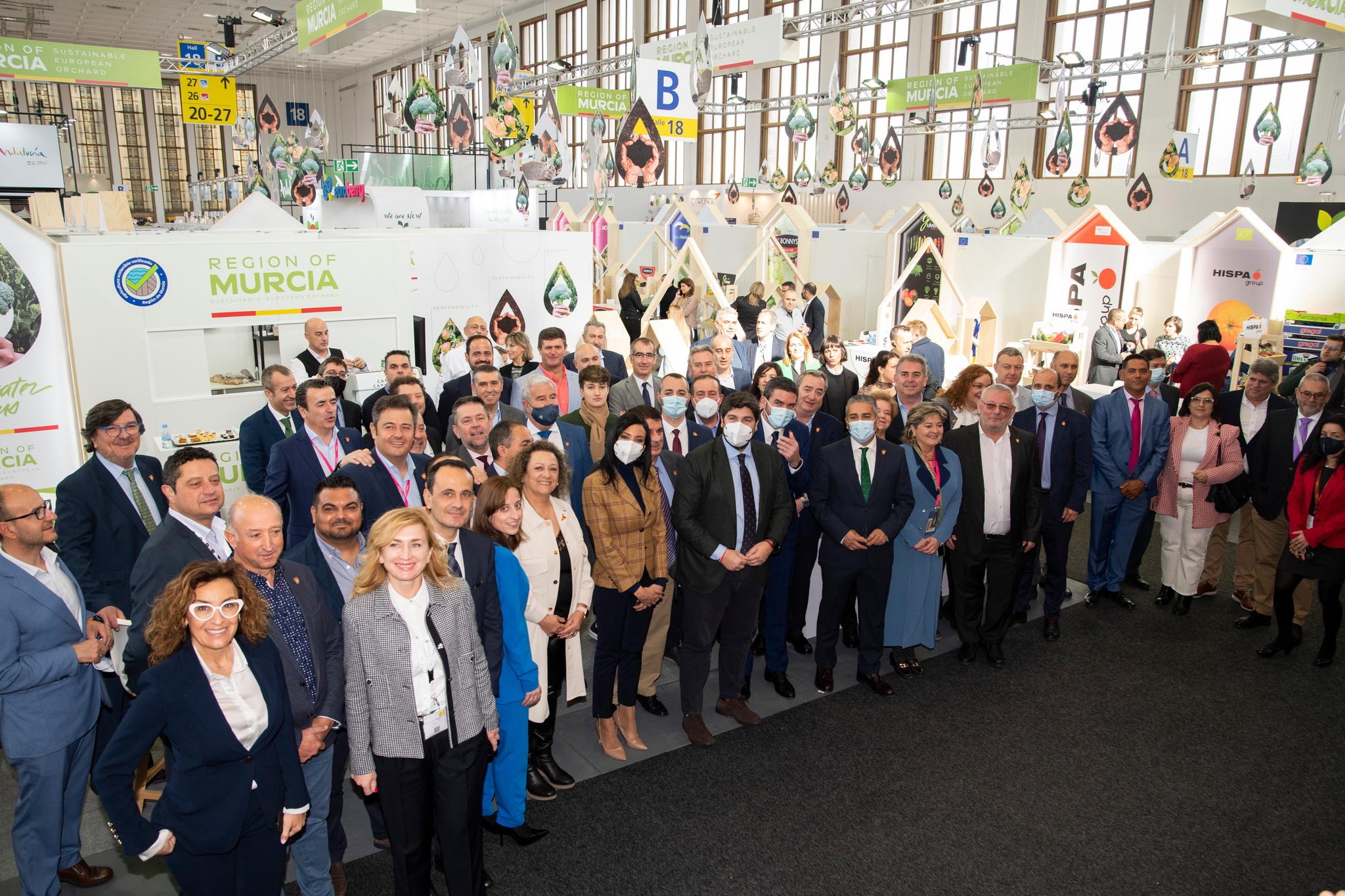 López Miras inaugura el stand de la Región de Murcia en la feria hortofrutícola Fruit Logística 2022