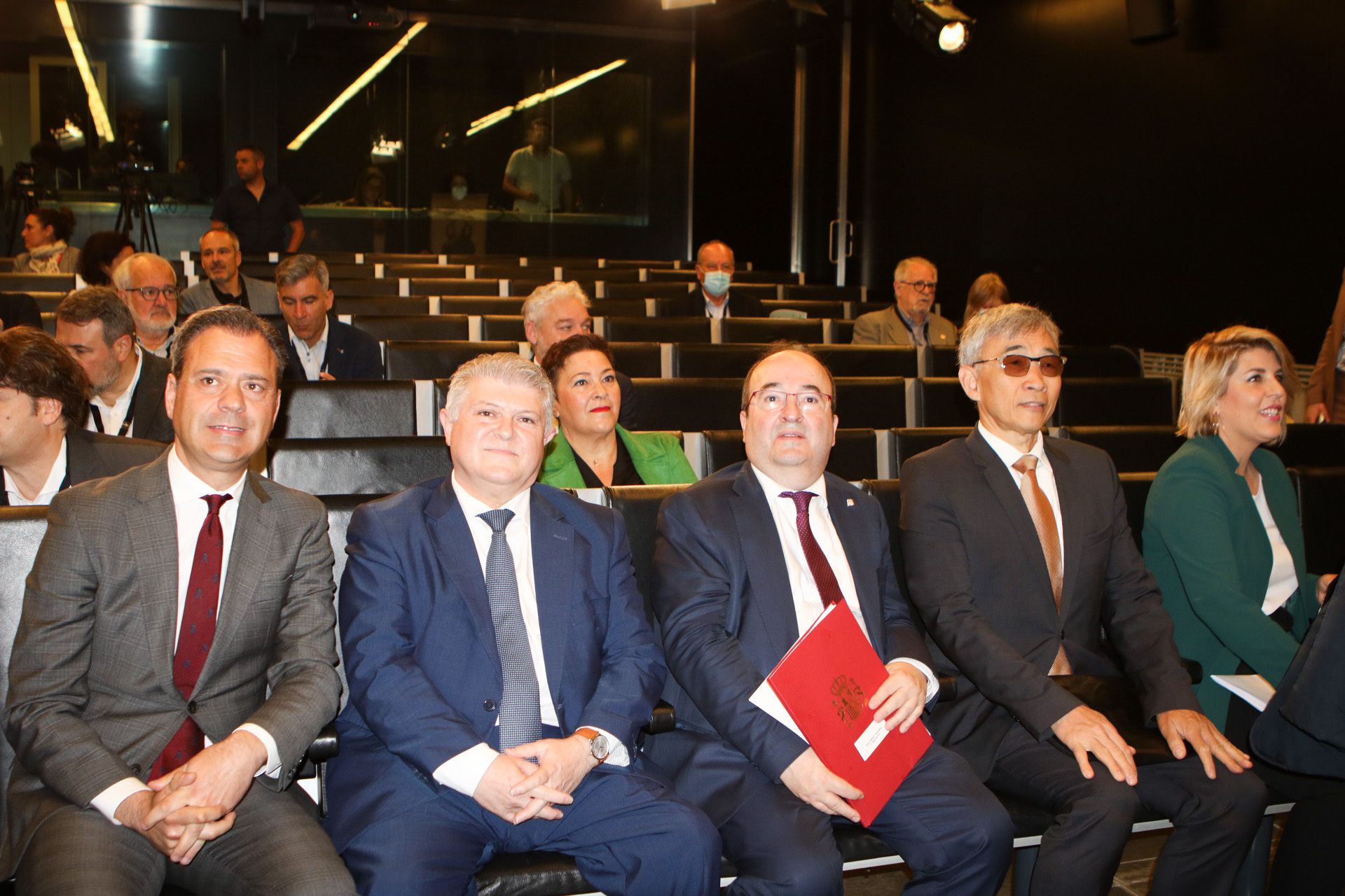 El consejero de Presidencia, Turismo, Cultura y Deportes, Marcos Ortuño, junto con el delegado del Gobierno, José Vélez, el ministro de Cultura y Deporte, Miquel Iceta, el delegado de la ONU, Xing Qu, y la alcaldesa de Cartagena, Noelia Arroyo.