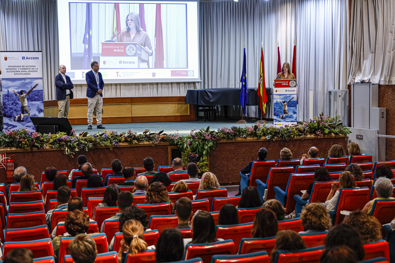 Inauguración de la Jornada "Jóvenes extutelados: presente y futuro. Hacía la inclusión social de la población joven extutelada en la Región de Murcia"