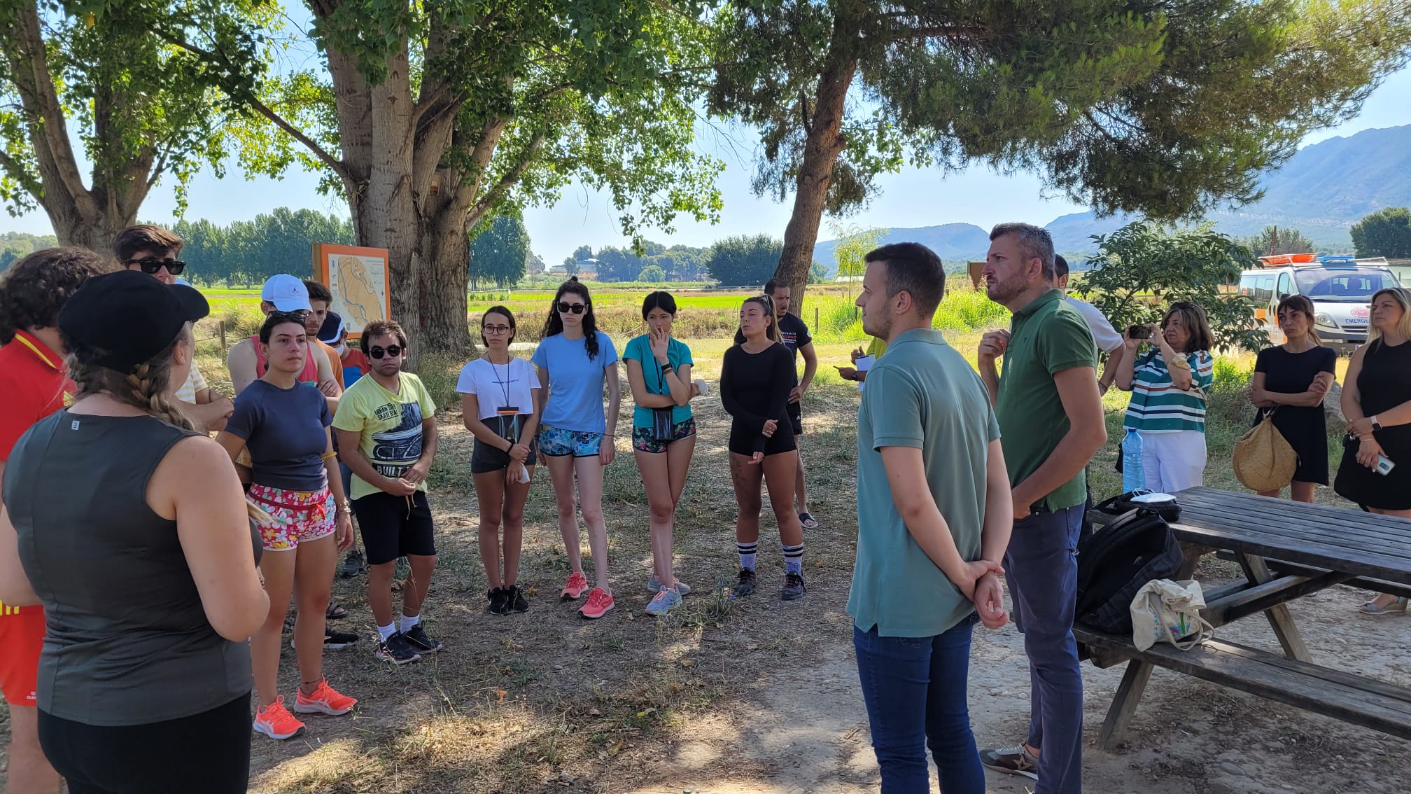 El director general de Juventud, José Manuel López, visitó hace unos días el campo de voluntariado itinerante en el Noroeste de la Región, que se celebra en Cehegín, Calasparra y Bullas