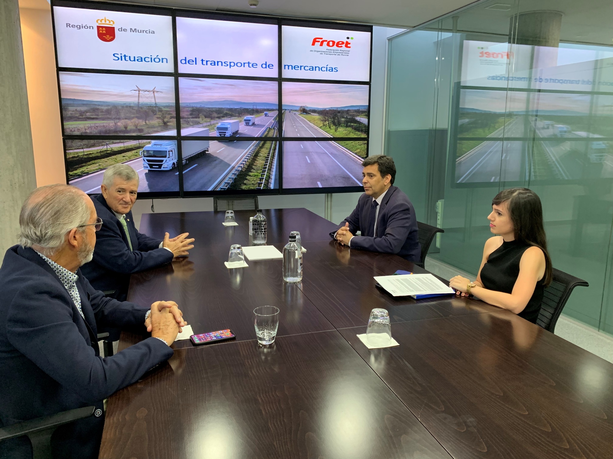 Imagen de la reunión mantenida con los responsables de Federación Regional de Organizaciones y Empresas de Transporte de Murcia (Froet) el pasado mes de junio