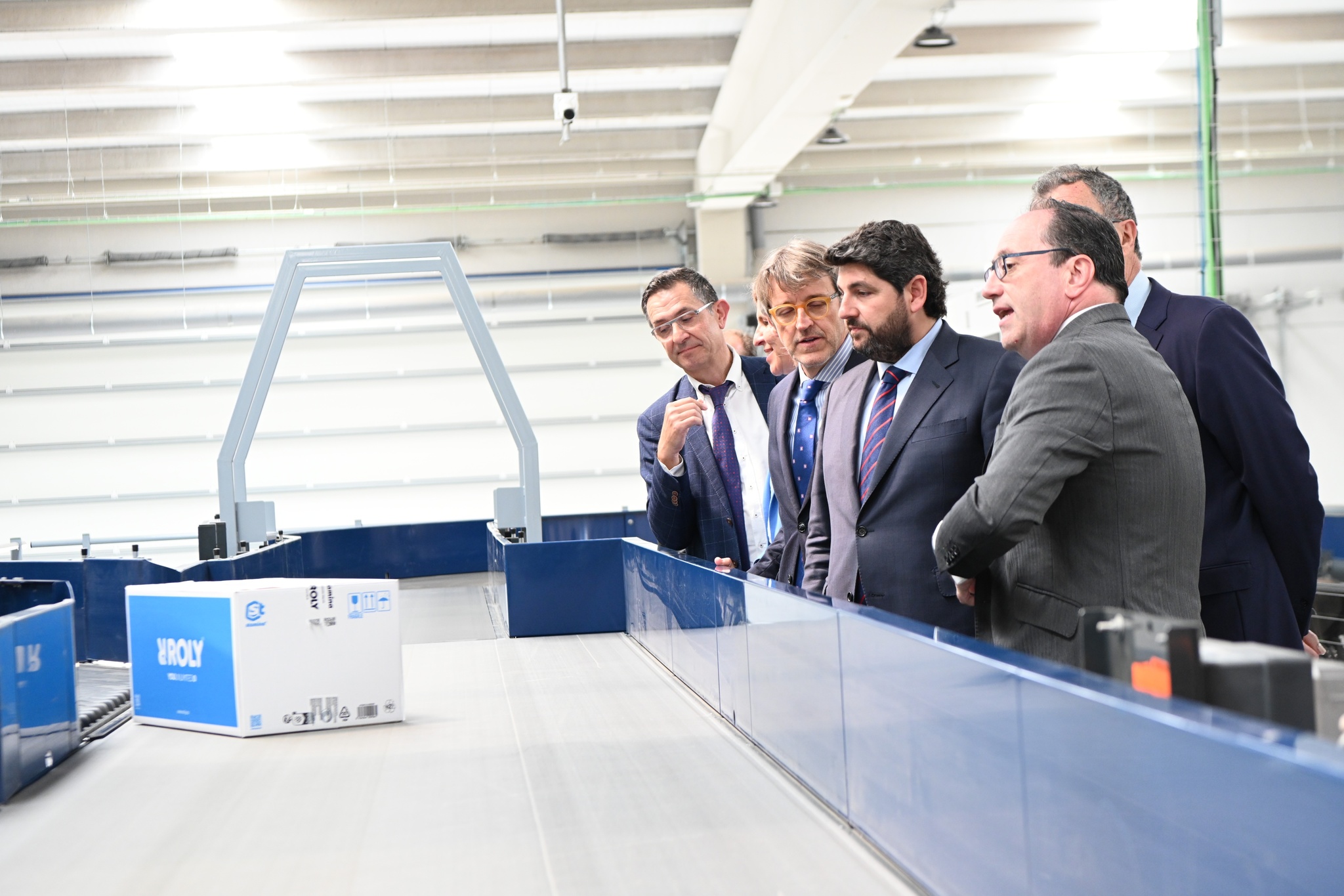 López Miras inaugura el centro de más de 9.000 metros cuadrados de SEUR en Murcia, que "fortalece la infraestructura logística de la Región"