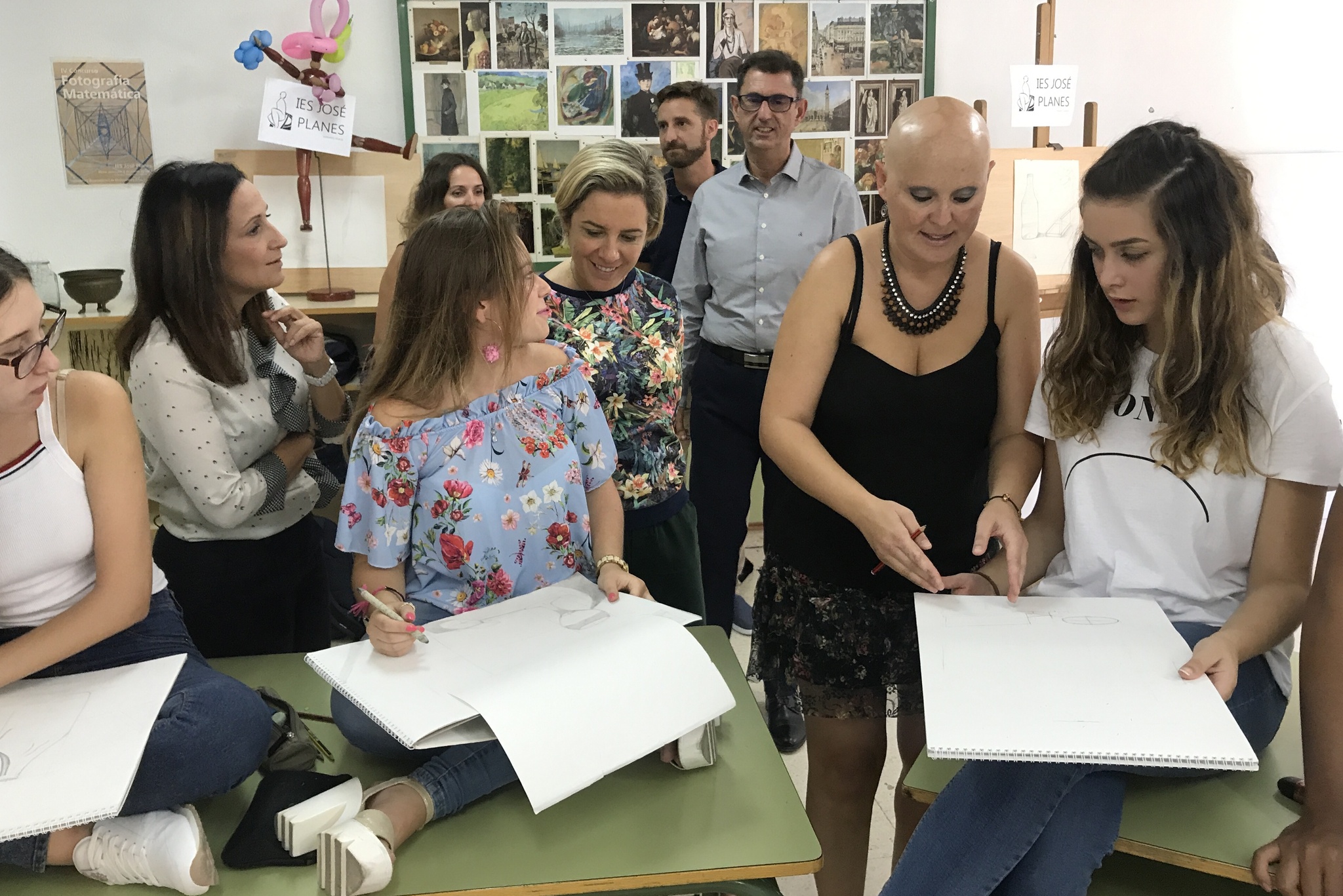 Martínez-Cachá visita a los alumnos del Bachillerato de Artes del Instituto de Enseñanza Secundaria José Planes