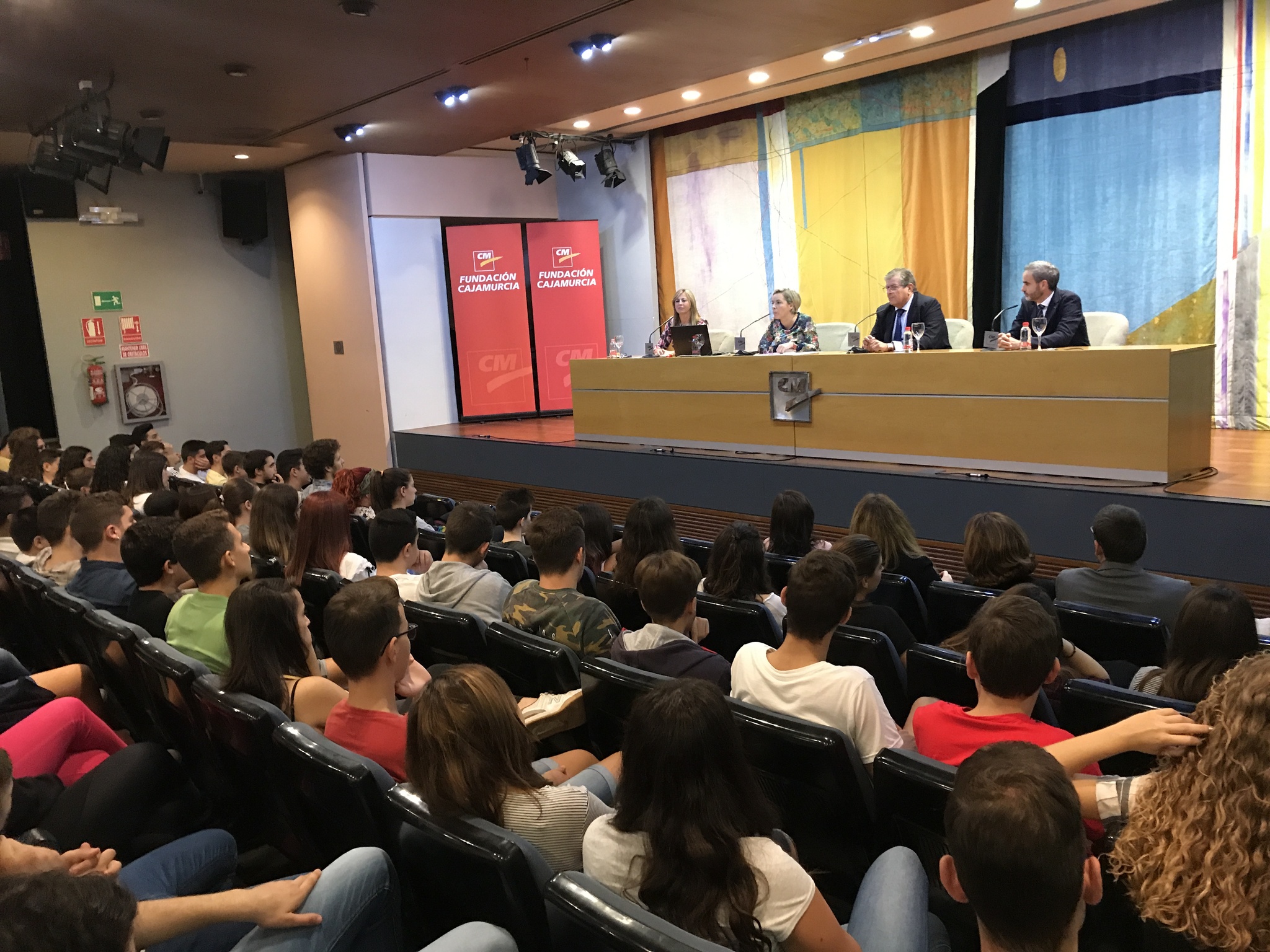 Martínez-Cachá inaugura las jornadas de educación financiera 'Finanzas para ti'