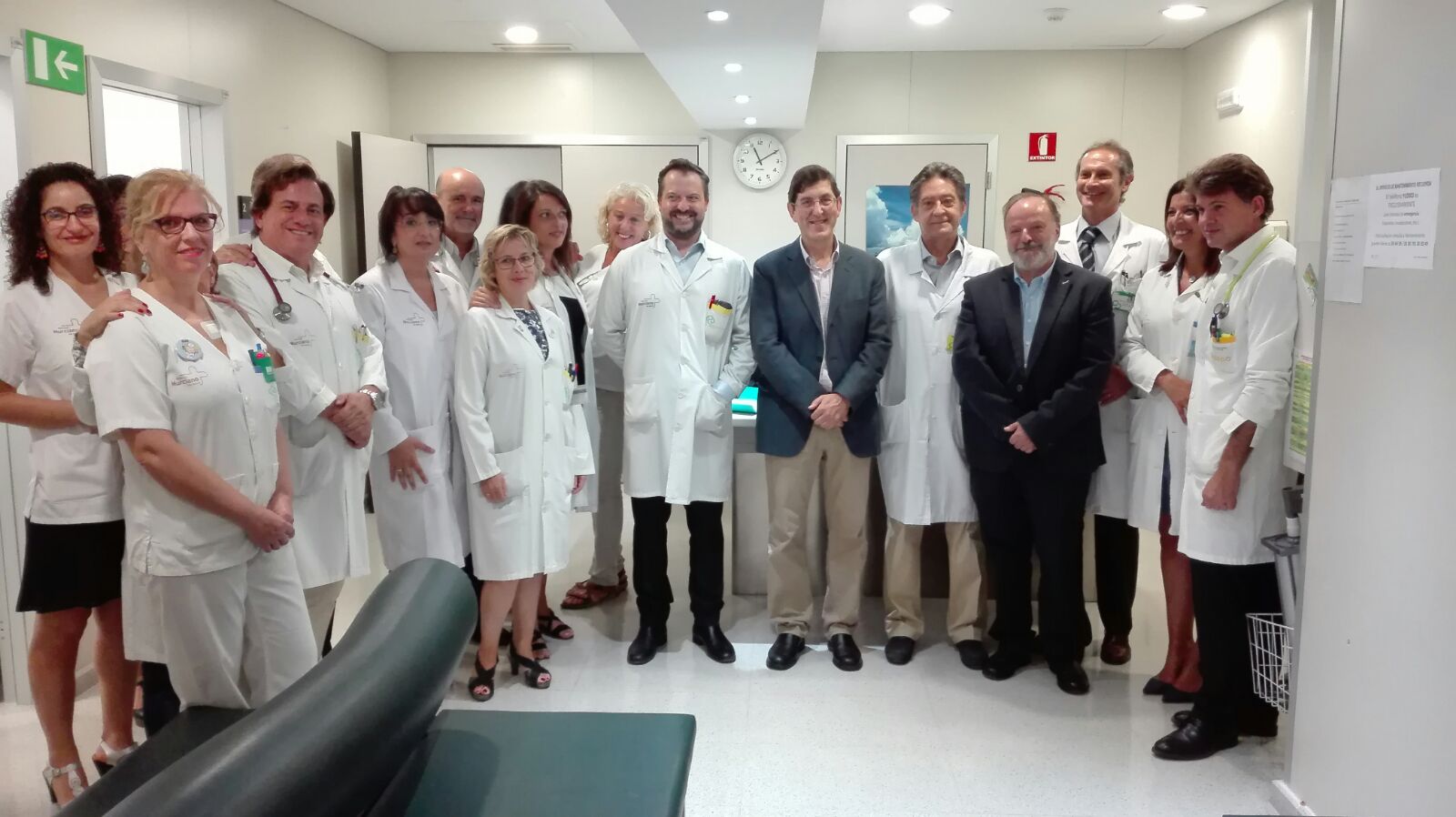 Visita del consejero de Salud a la Unidad de Enfermedades Infecciosas del hospital Reina Sofía