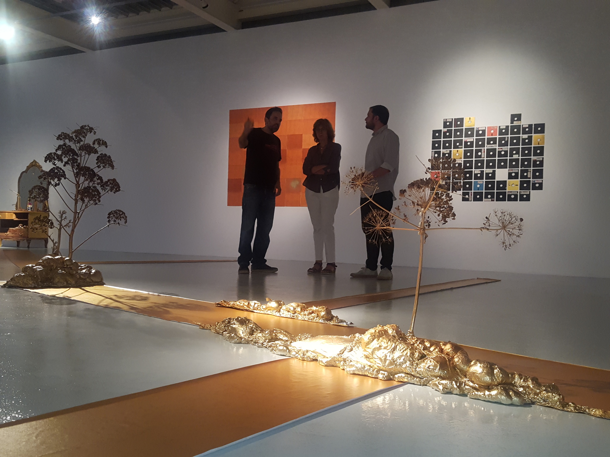La directora general del Instituto de las Industrias Culturales y las Artes, Marta López-Briones, presentó junto con el artista Claudio Aldaz la exposición 'Mapa Mental', que acoge el Centro Párraga (I)