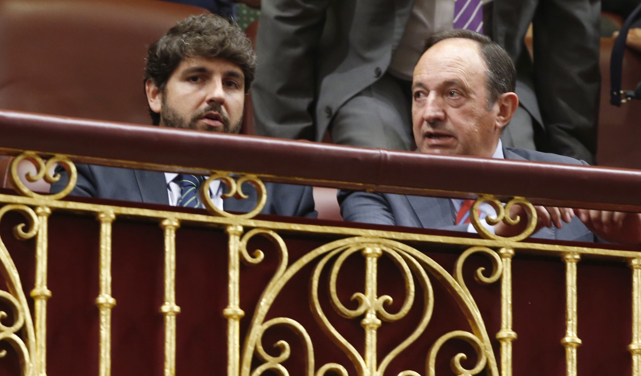 El jefe del Ejecutivo regional, Fernando López Miras, en la sesión de la Cámara baja en la que el presidente del Gobierno de España, Mariano Rajoy, informó sobre lo sucedido en Cataluña
