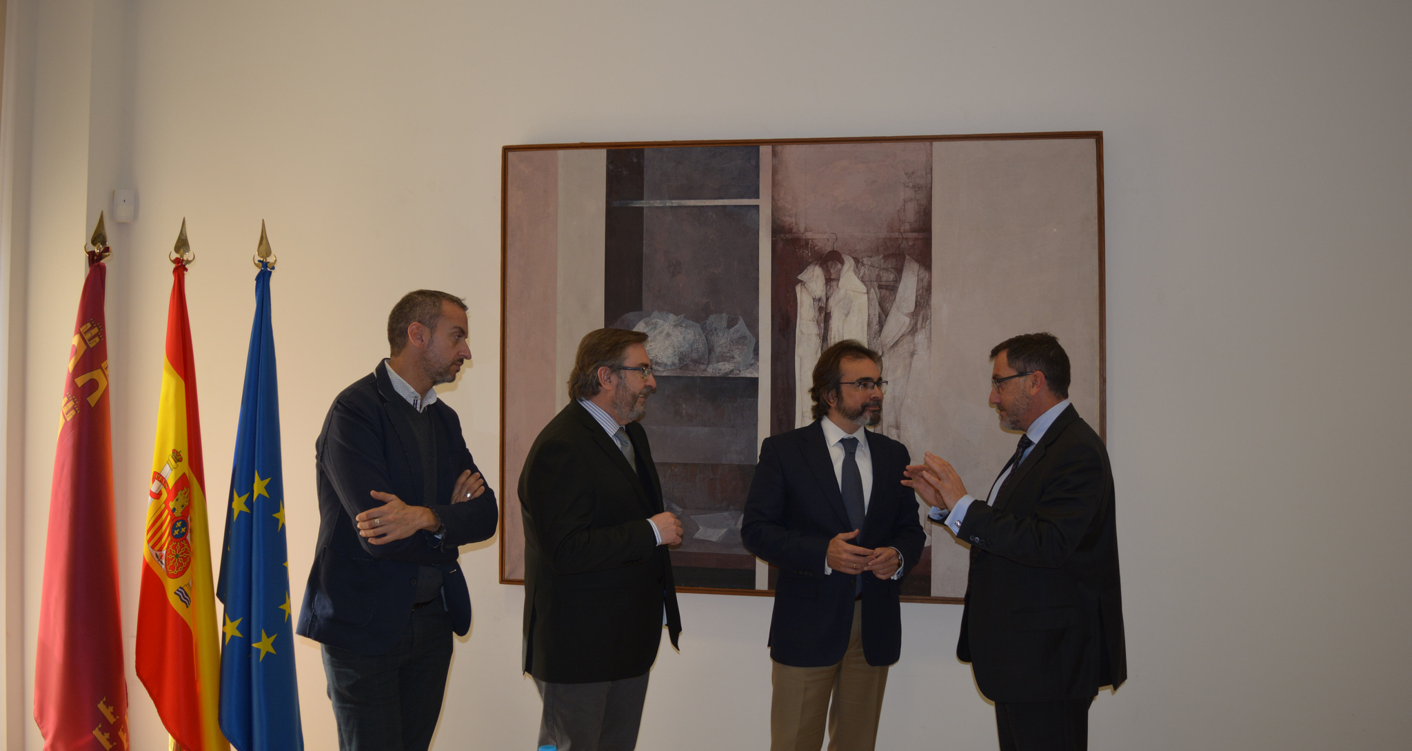 El consejero de Presidencia y Fomento recibió a presidente y vicepresidente de la Casa Regional de Murcia en Barcelona