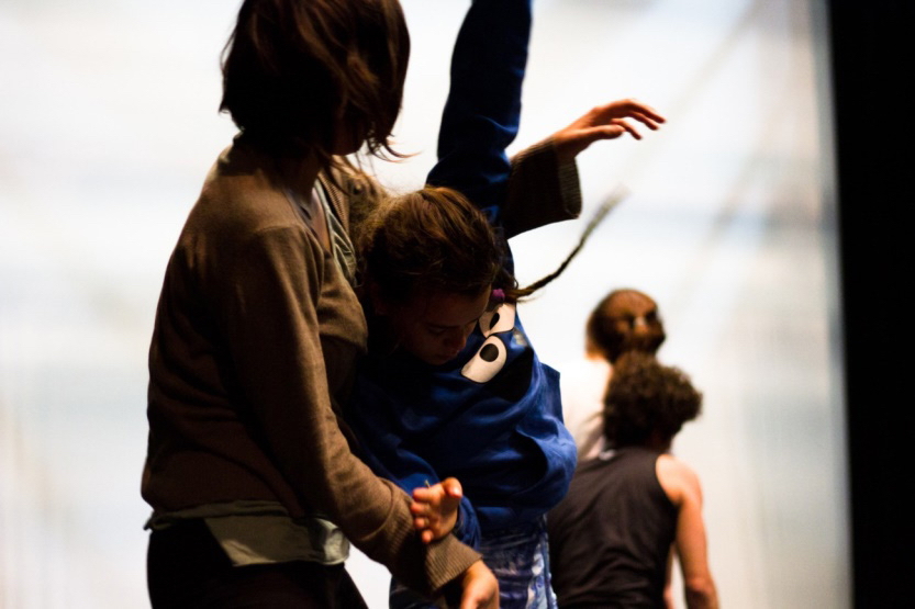 Participantes de uno de los talleres centrados en el movimiento y la danza que se han impartido en el Centro Párraga de Murcia