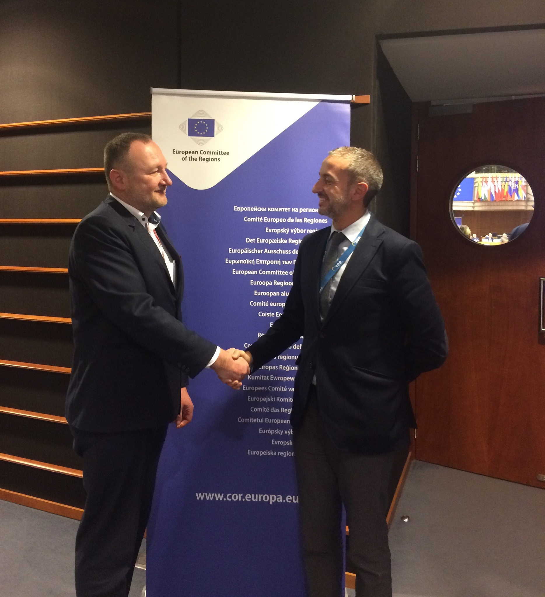 El director general de Unión Europea con Peter Osvald, presidente de la Comisión de Cohesión Territorial y Presupuesto de la Unión Europea