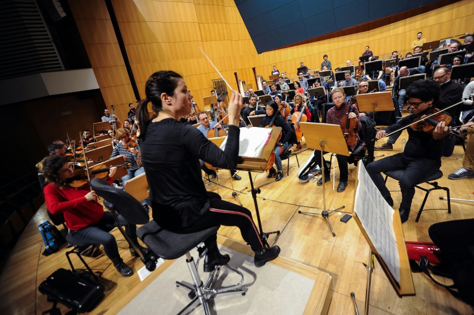 Los miembros de la Orquesta Sinfónica de la Región de Murcia, durante un ensayo del concierto que ofrecerán en el Auditorio regional (I)