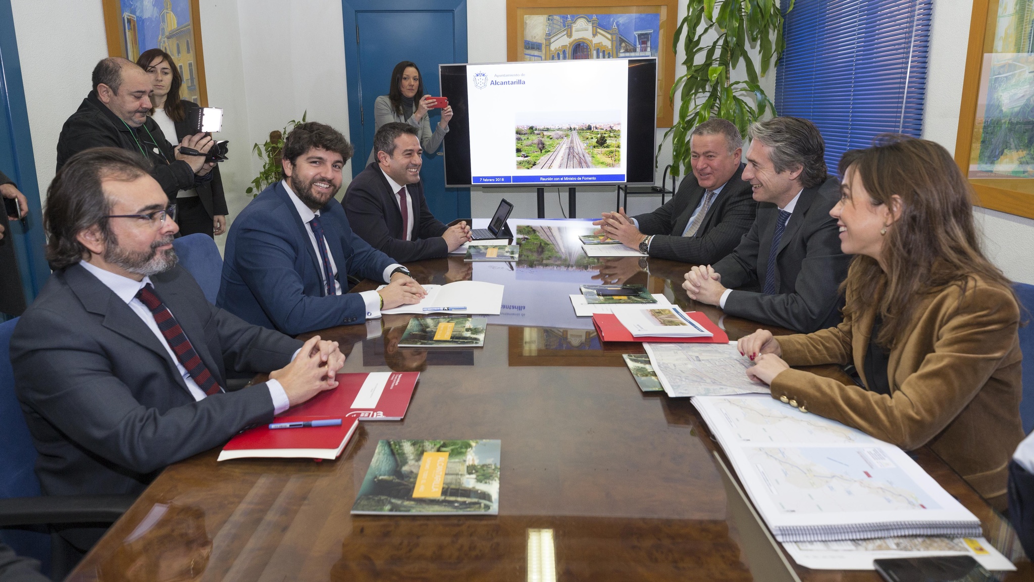 El presidente de la Comunidad, junto con el ministro de Fomento, se reúne con el alcalde de Alcantarilla