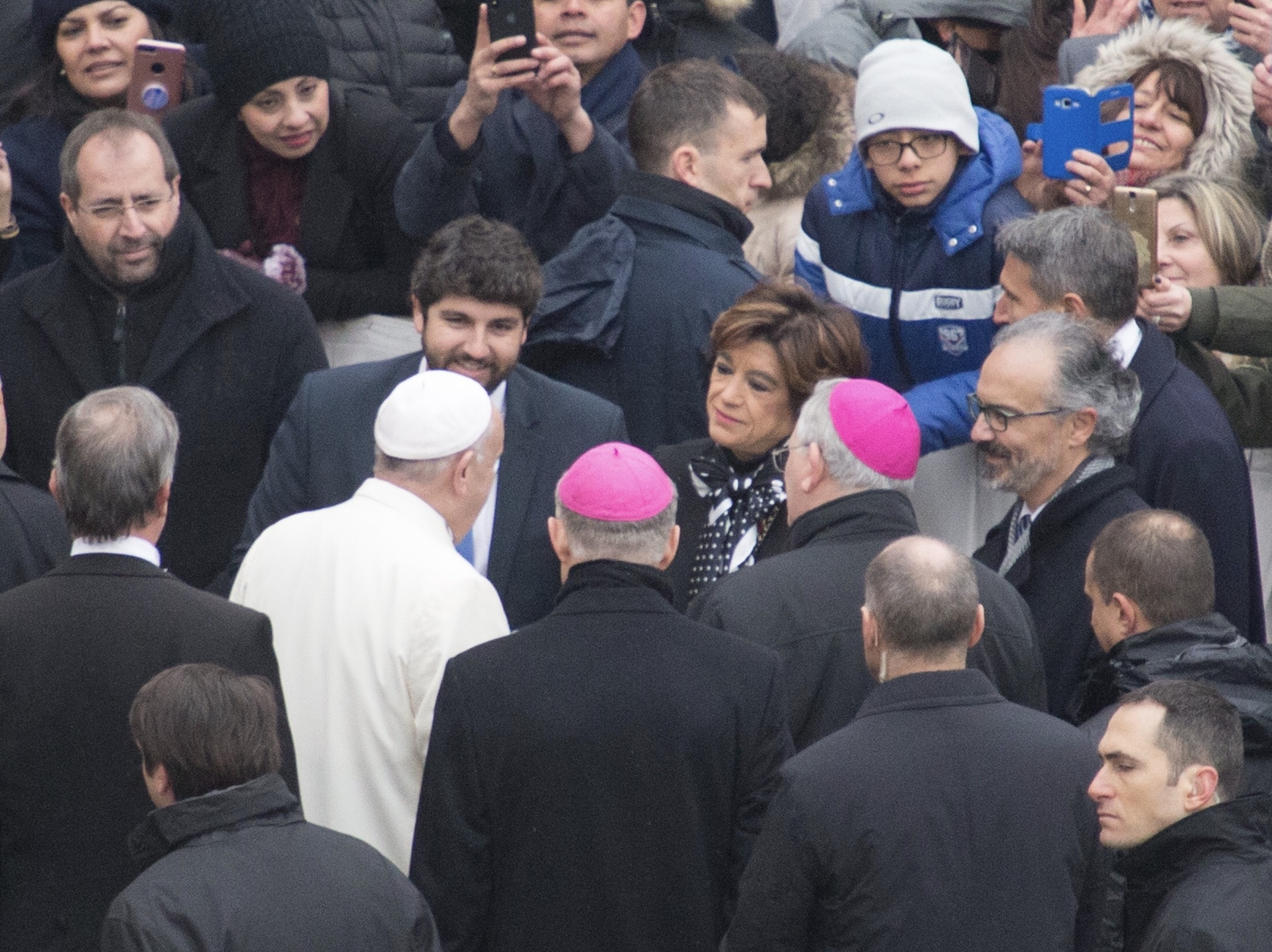 El presidente Fernando López Miras encabeza la delegación murciana que hace entrega al Papa Francisco del óbolo del Año Jubilar de Caravaca de la Cruz