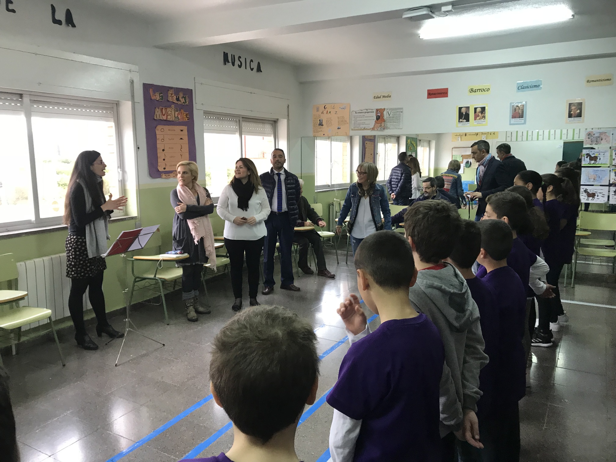Martínez-Cachá conoce el programa 'Canta' que favorece la convivencia escolar
