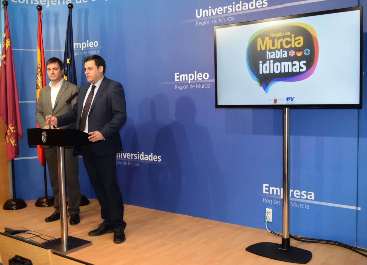 El director general del Servicio Regional de Empleo y Formación, Alejandro Zamora, presenta el plan 'Región de Murcia Habla Idiomas'