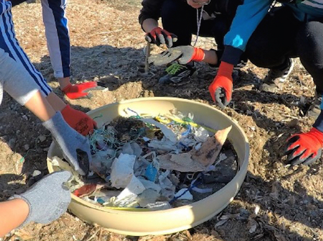 Una de las acciones de limpieza de playas que se ha llevado a cabo en la Región de Murcia para la recogida de basura y plásticos