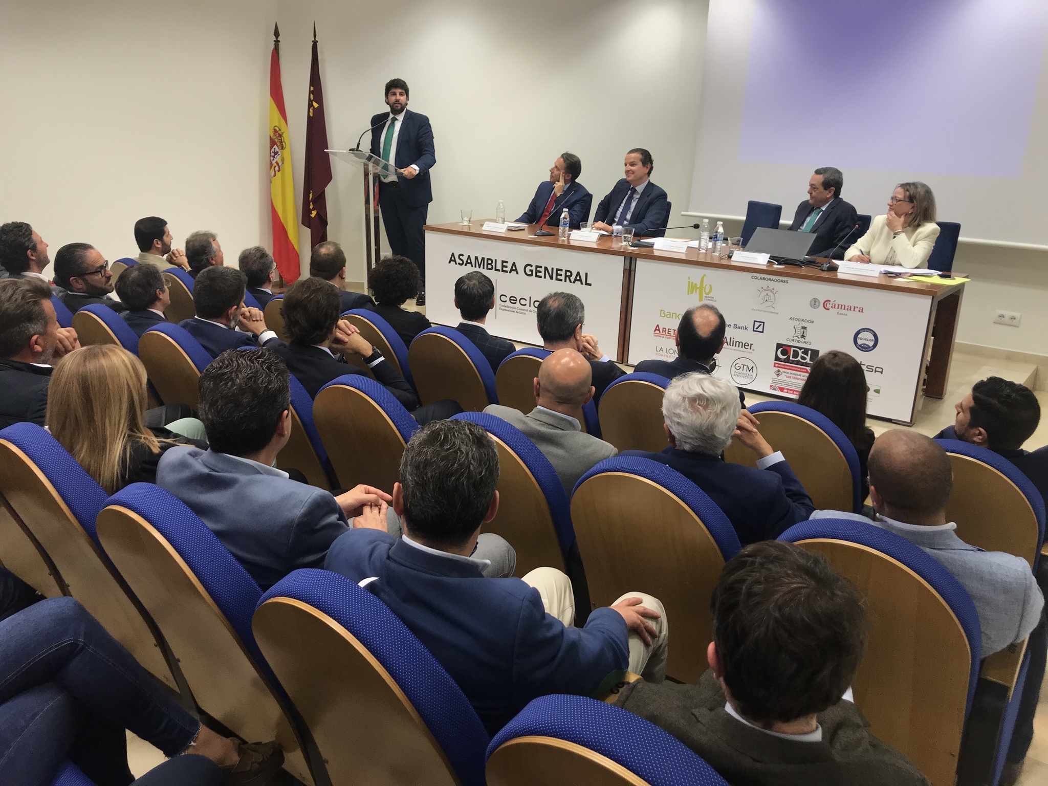 El jefe del Ejecutivo regional, Fernando López Miras, clausuró ayer la Asamblea General de la Confederación Comarcal de Organizaciones Empresariales de Lorca (Ceclor)
