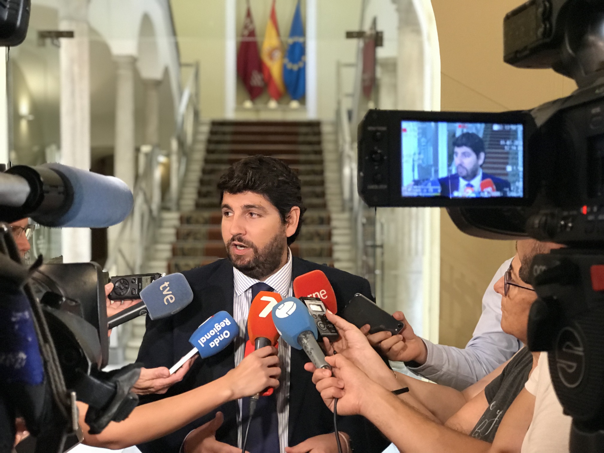 López Miras anuncia el adelanto a este mes de julio de la subida salarial a más de 60.000 empleados públicos