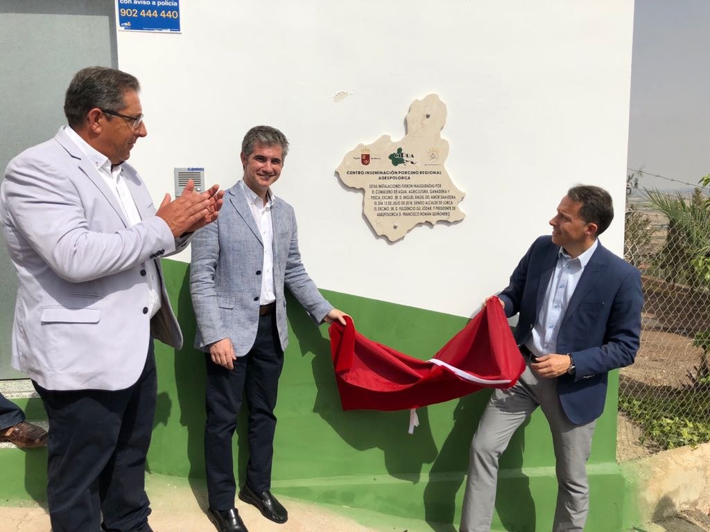 El consejero Miguel Ángel del Amor inauguró la ampliación del Centro de Inseminación Porcina de Lorca