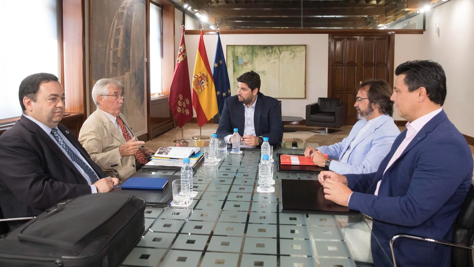 El jefe del Ejecutivo regional, Fernando López Miras, se reúne con el presidente de la Fundación Infante Orleans