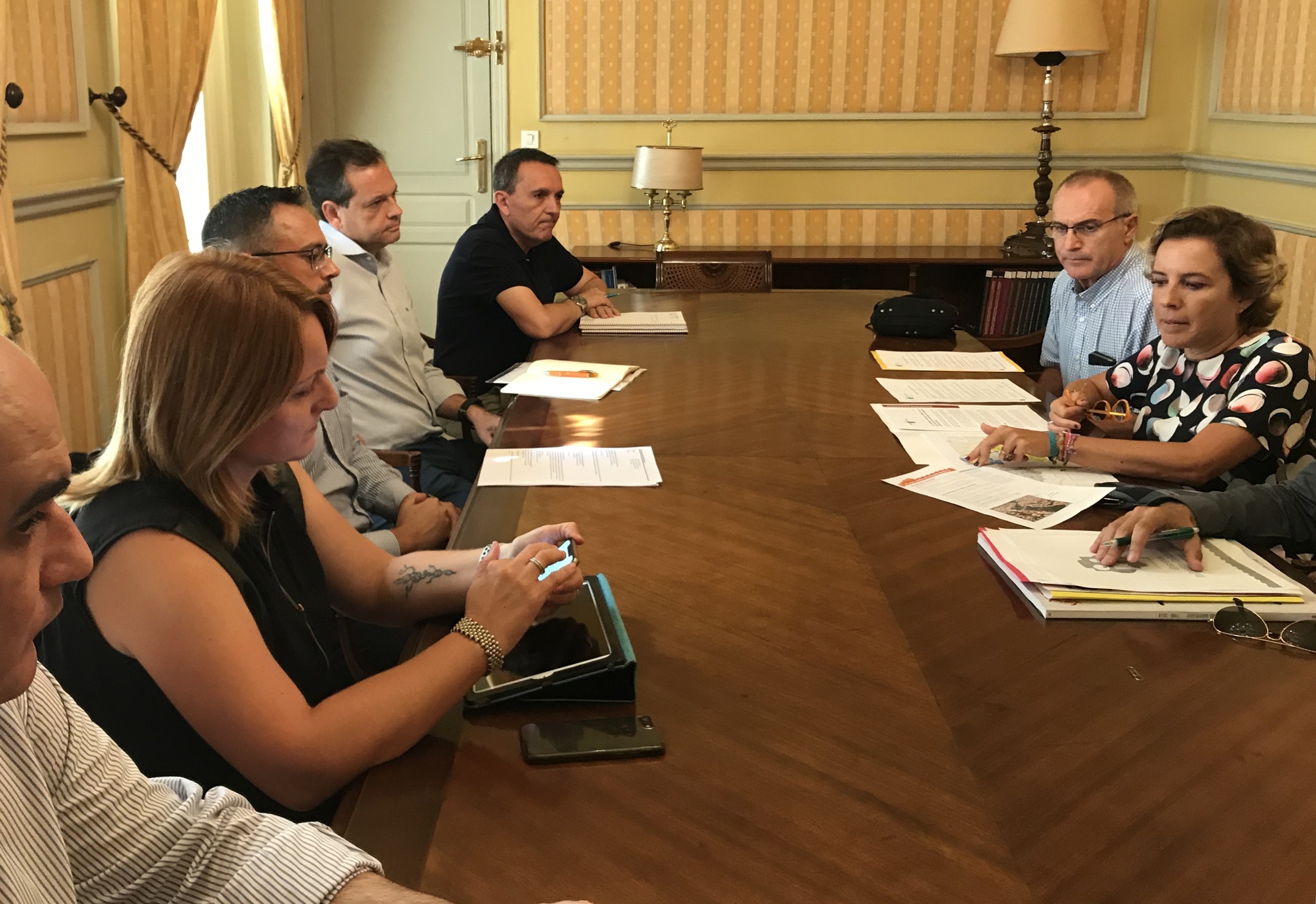 Martínez-Cachá se reúne con representantes de las editoriales