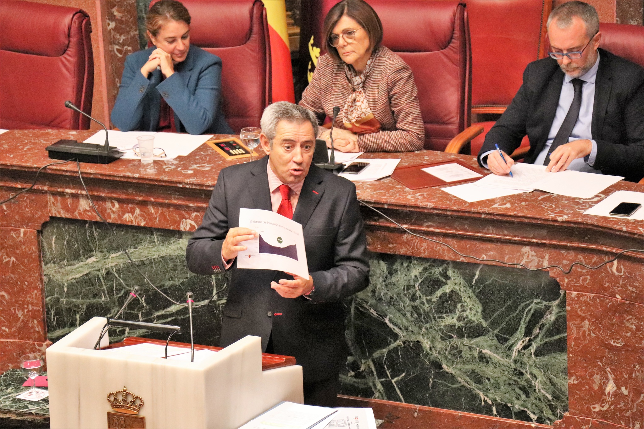 El consejero de Hacienda, Fernando de la Cierva, presenta el 'techo de gasto' para 2019 en la Asamblea regional