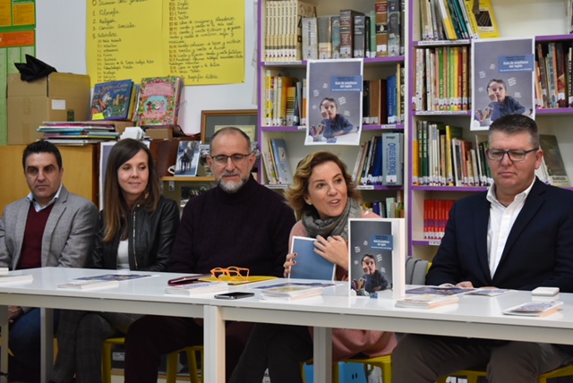 Martínez-Cachá presenta la 'Guía de enseñanza del inglés' dirigida a alumnos con dislexia