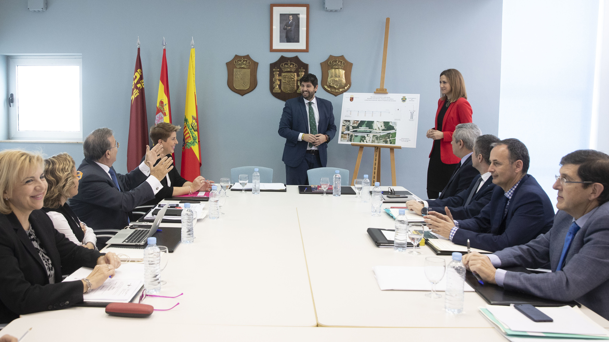 El presidente de la Comunidad, Fernando López Miras, presentó hoy el nuevo puente de Archena sobre el río Segura, junto a la alcaldesa de la localidad