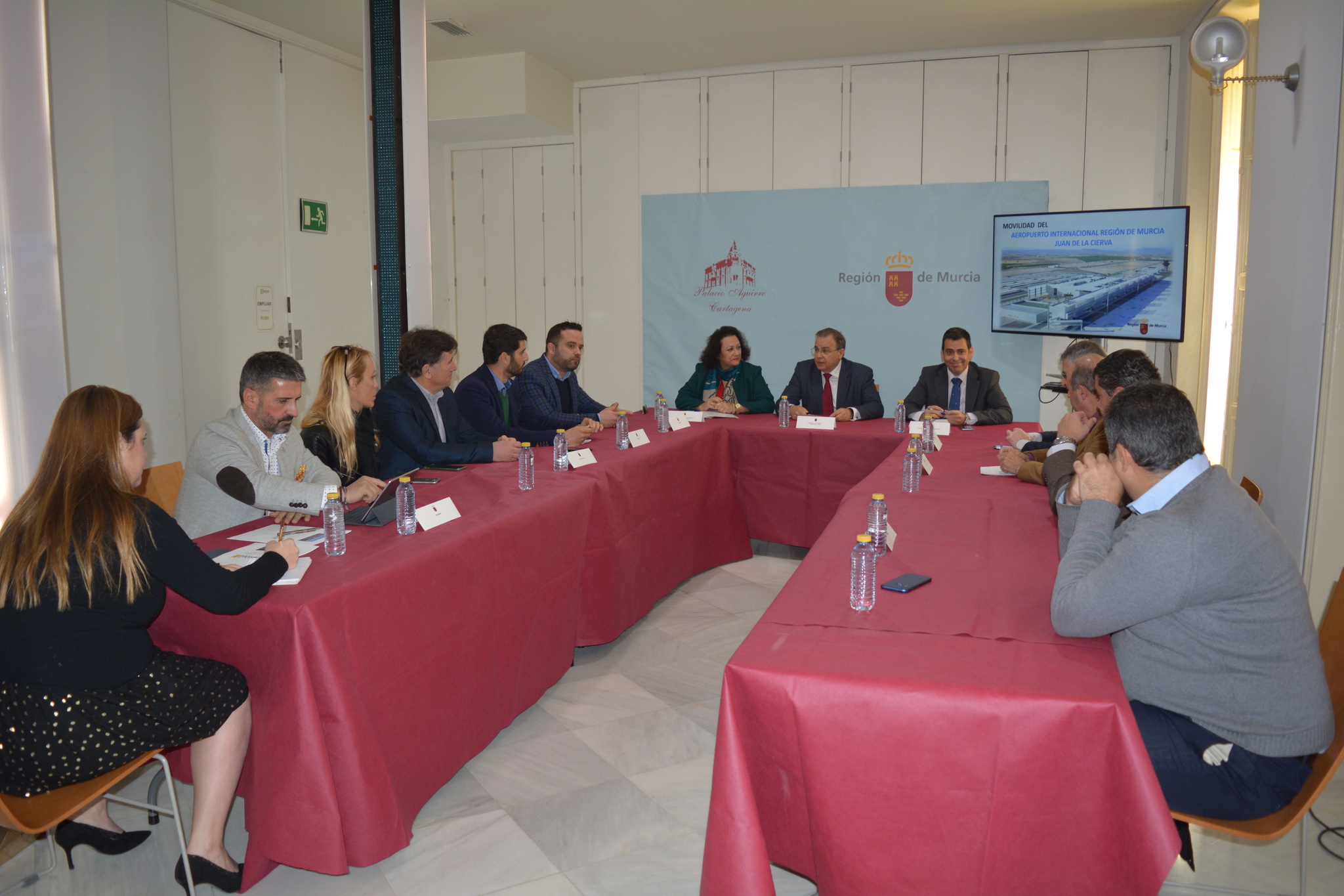 Reunión sobre la conectividad del Aeropuerto Internacional de la Región de Murcia