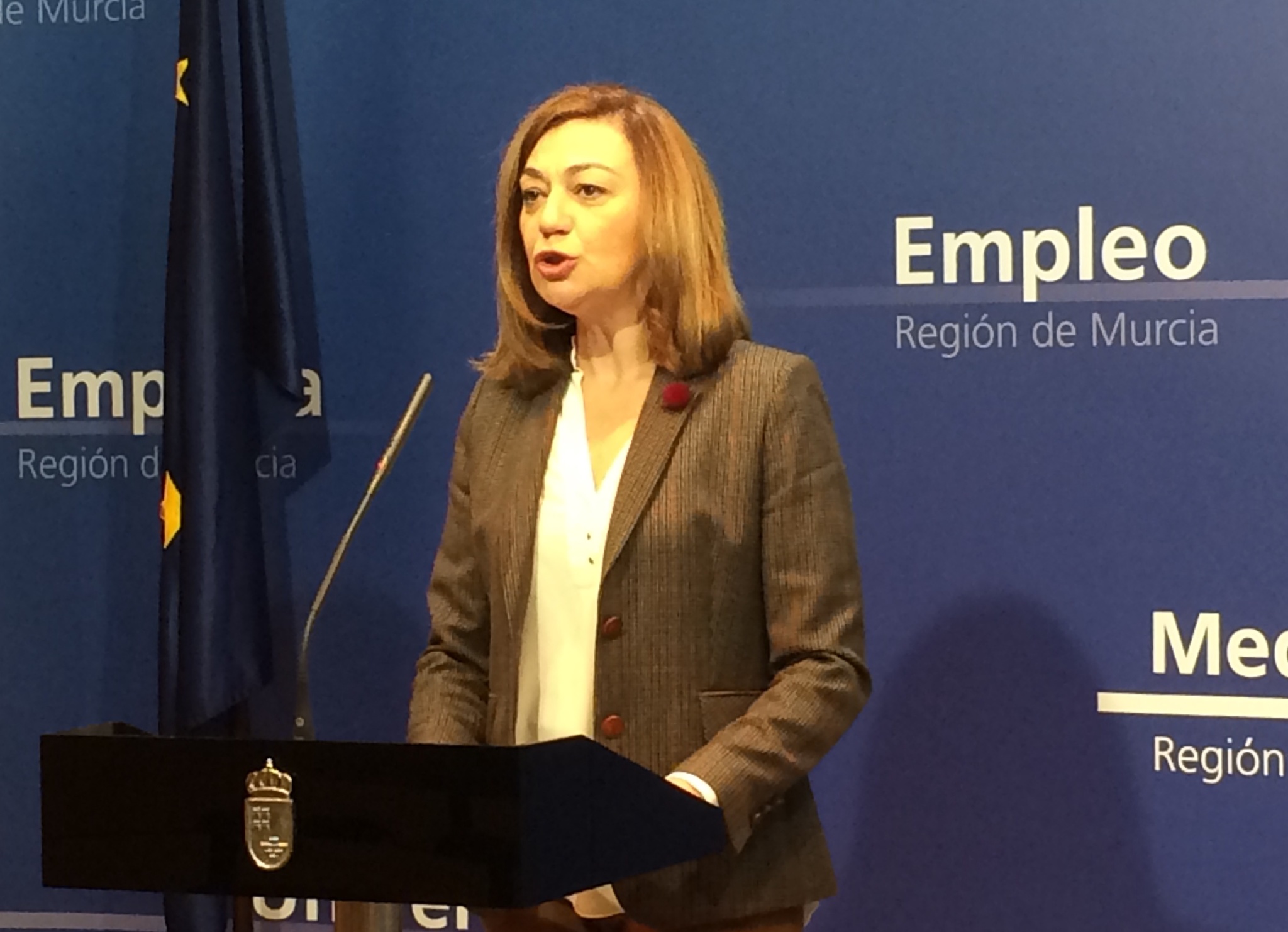 Imagen de la directora general del Servicio de Empleo y Formación , Severa González, valorando los datos del paro y la afiliación a la Seguridad Social del mes de enero