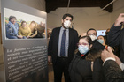 López Miras inaugura la exposición fotográfica que da visibilidad al síndrome de Down (2)