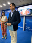 El consejero de Fomento e Infraestructuras, José Ramón Díez de Revenga, acompañado por la directora de Movilidad y Litorial, Marina Munuera, durante...