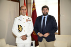 El presidente de la Comunidad, Fernando López Miras, recibe al nuevo almirante de Acción Marítima, Alfonso Delgado