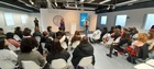 El director general del ICA, Manuel Cebrián, se dirige a los alumnos de Bachiller del IES El Carmen que han asistido a la presentación de la nueva...